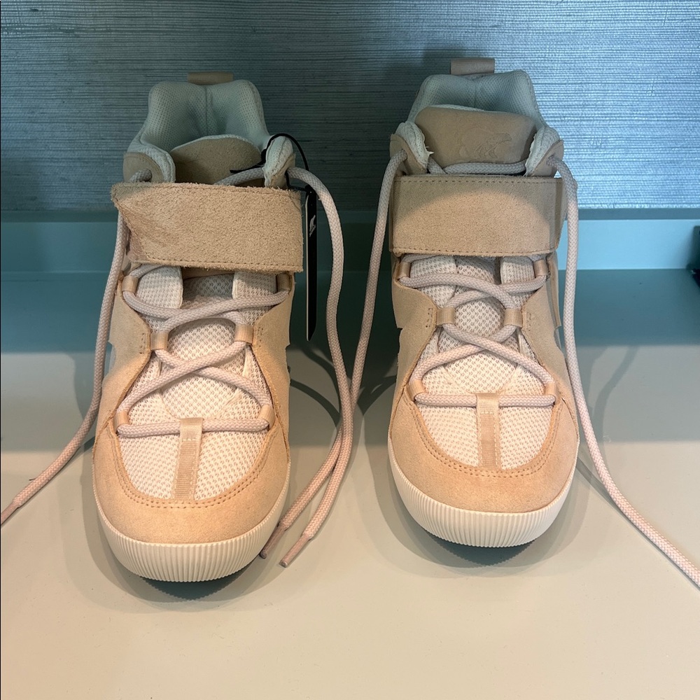 Sorel Out N About Sport Wedge NWT Size 9